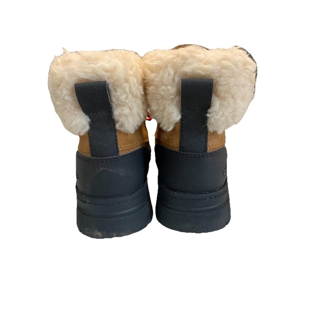UGG lining making out